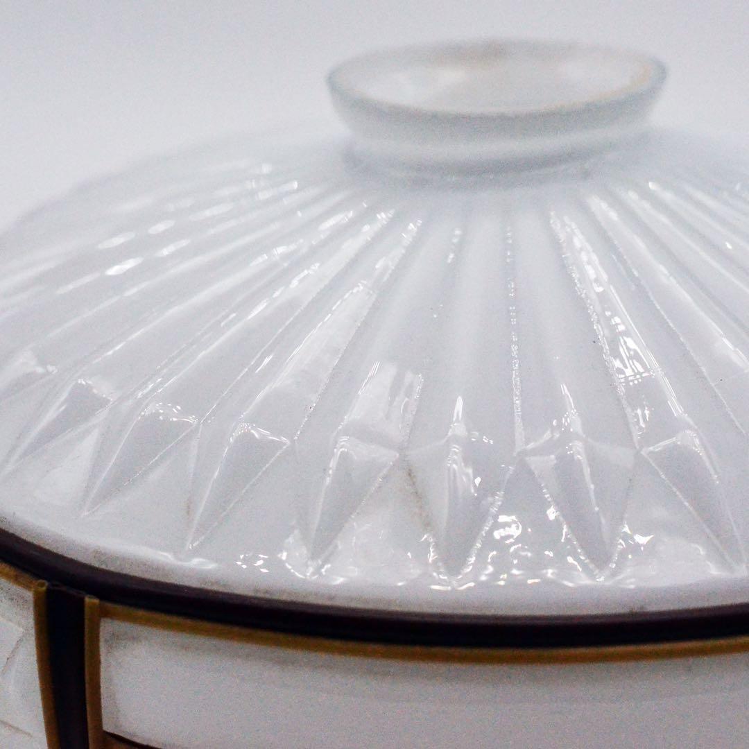 昭和レトロ電笠 乳白ガラスプレスガラスセル巻き幾何学 戦前〜昭和初期