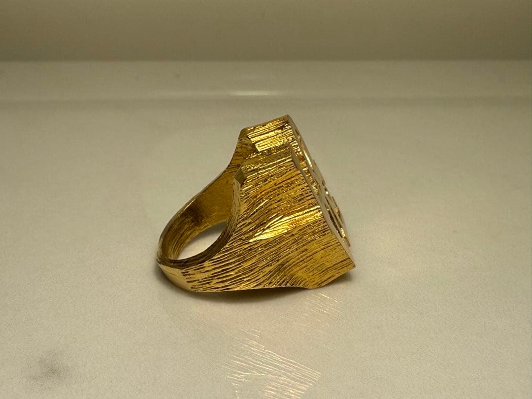 ロバート・インディアナ《LOVE》モチーフ ゴールドカラー リング