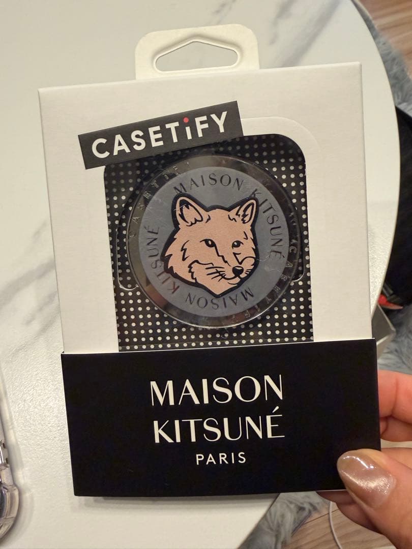 iPhone17限定ver. メゾンキツネCASETiFYのケース(グリップ付き - メルカリ