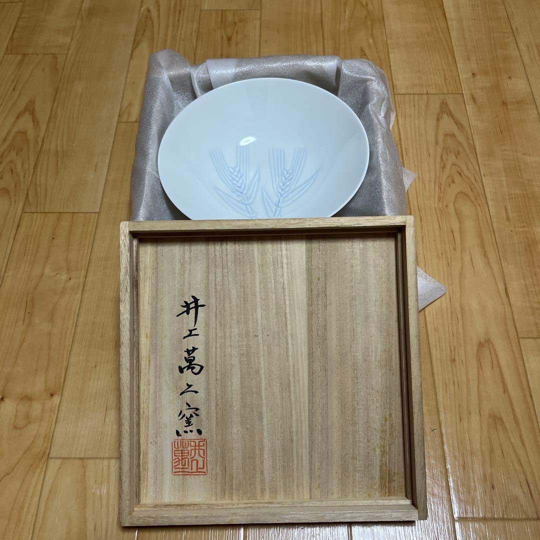 井上萬二作 白磁染麦彫文皿 - メルカリ