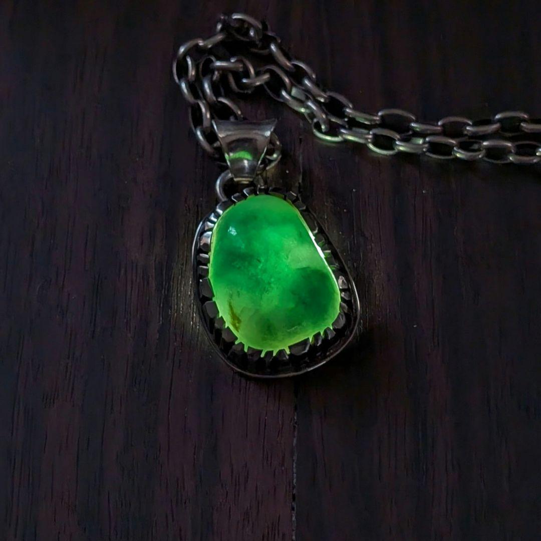 ハンドメイドの翡翠ネックレストップ インディアンジュエリー風 オール