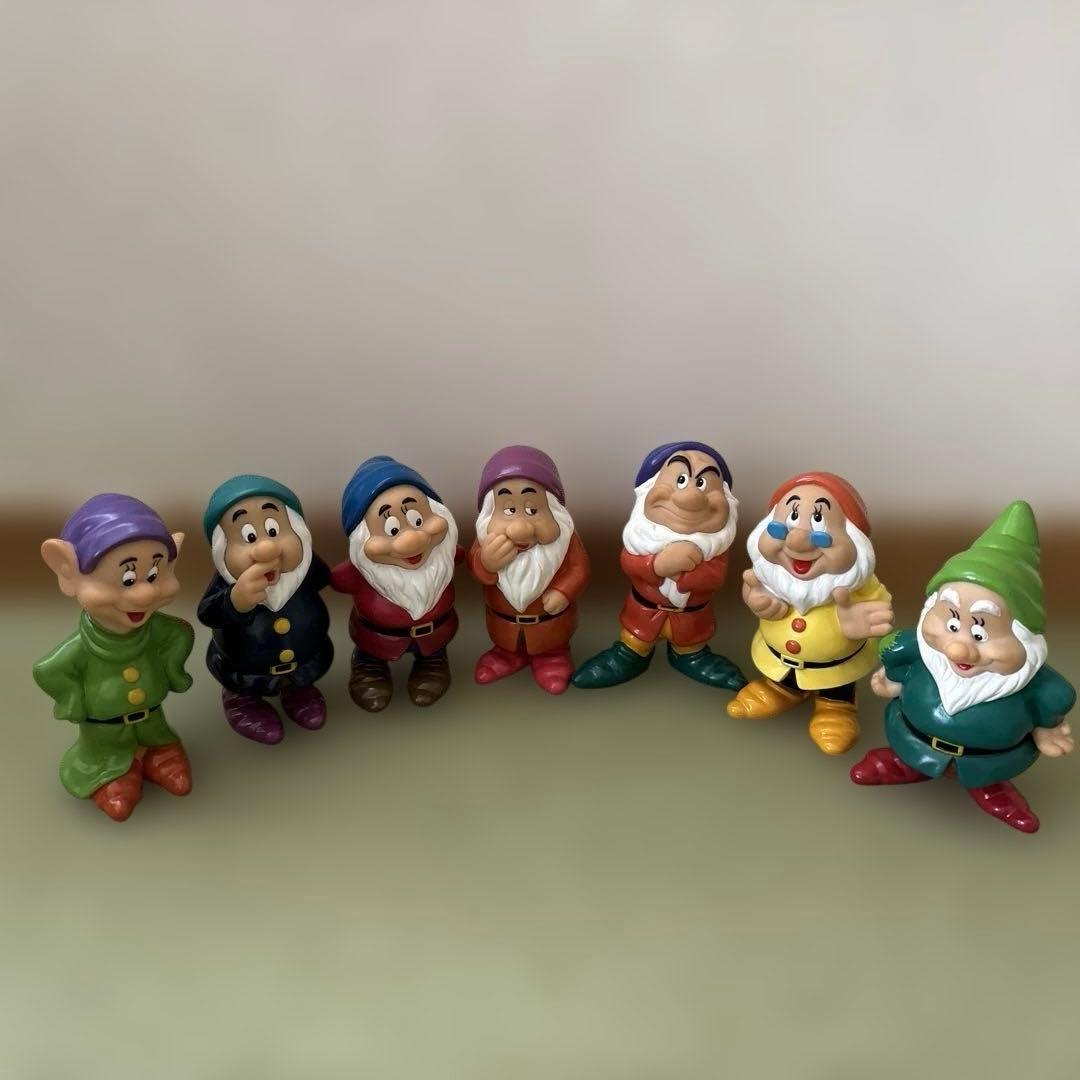 ディズニー 白雪姫 7人の小人 フィギュアセット 7体 - メルカリ