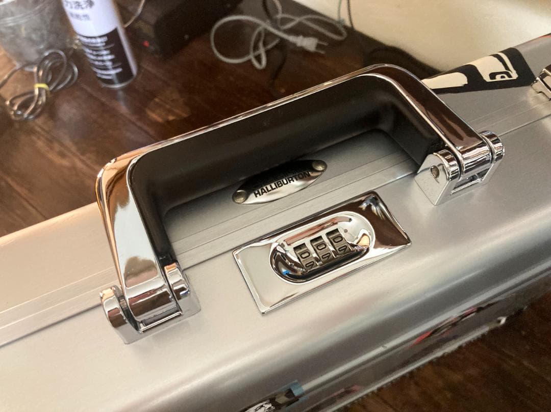 旧モデル　ZERO HALLIBURTON　アルミアタッシュケース