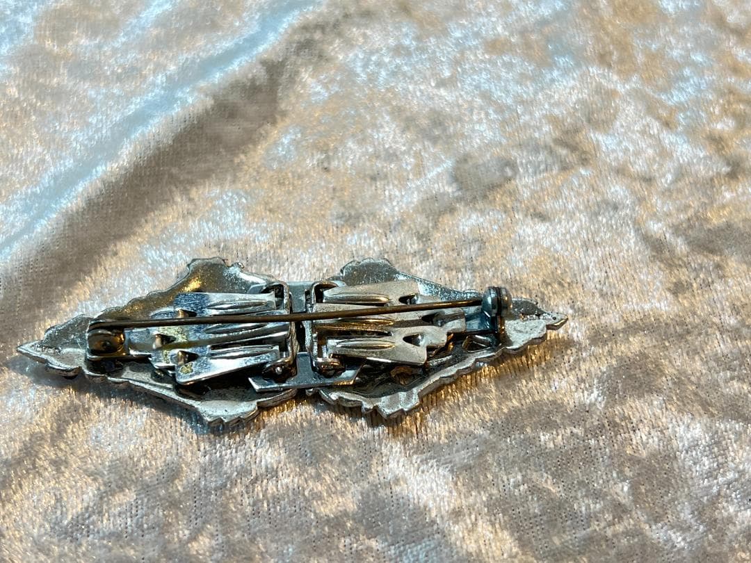 ダブルクリップブローチ　２つのクリップを組み合わせてあります。