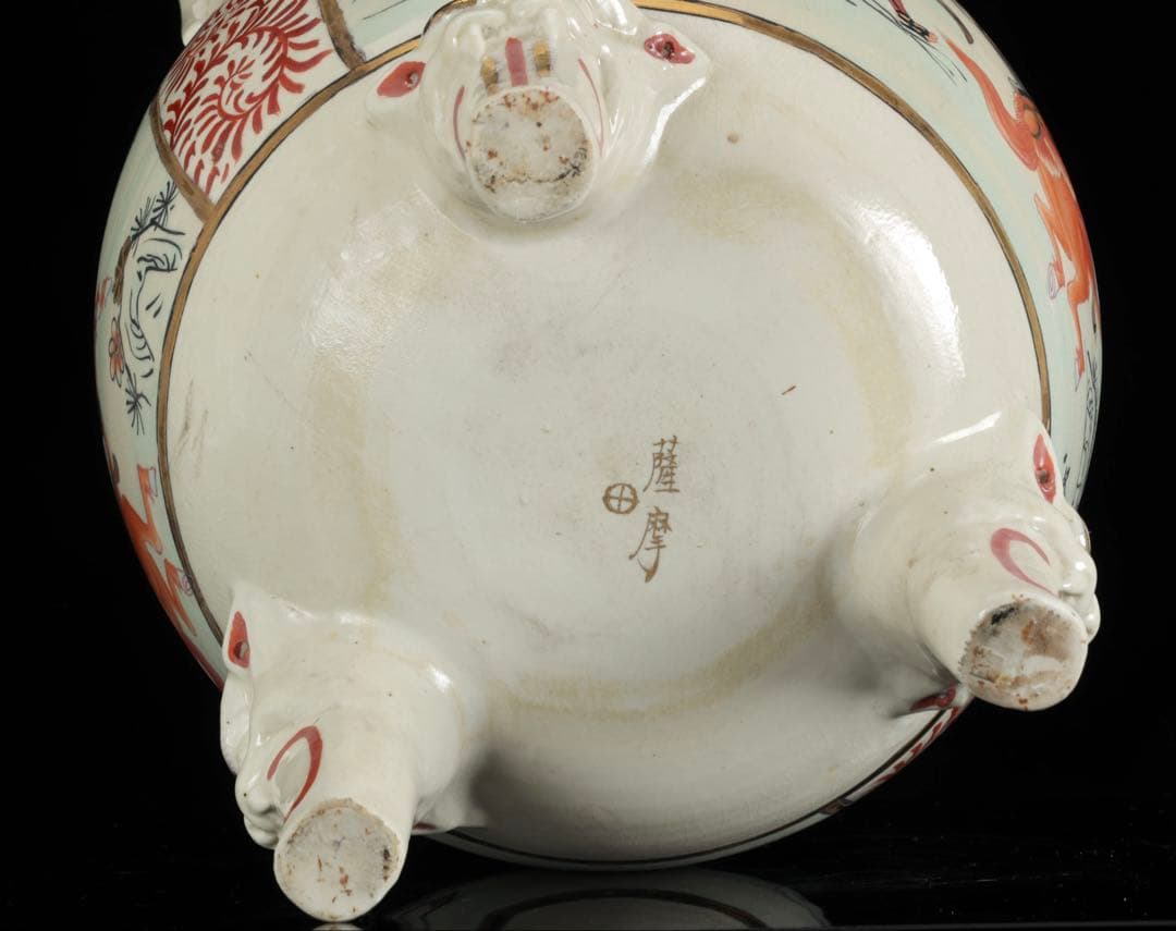 薩摩焼 丸十字家紋 金襴手色絵金彩 武者人物図 獅子摘 三足香炉