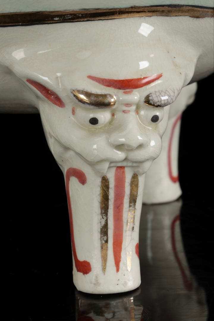 薩摩焼 丸十字家紋 金襴手色絵金彩 武者人物図 獅子摘 三足香炉