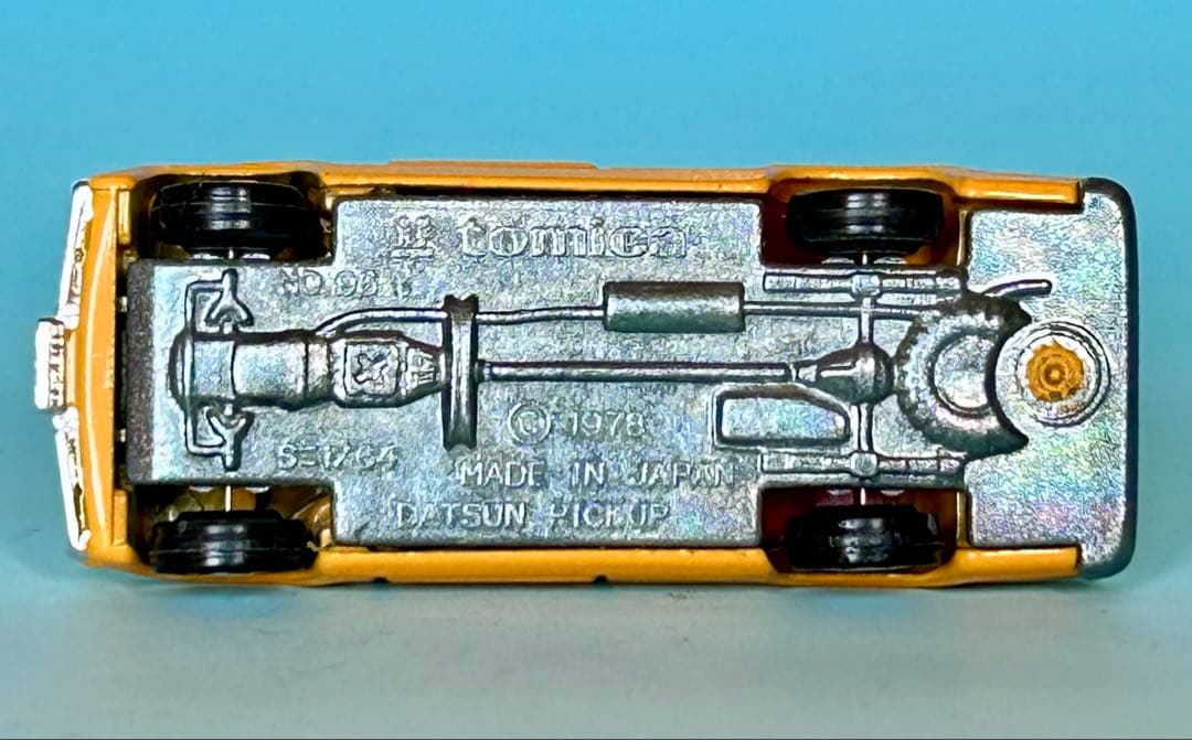 トミカ黒箱 96 ダットサン ピックアップ