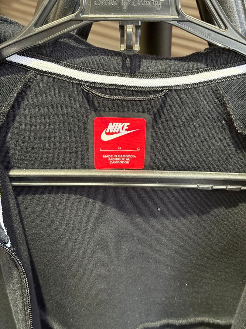 みぎ　ナイキ　テックフリース　Lサイズ　ブラック