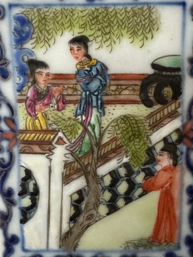 中国骨董　大清乾隆年製　在銘　粉彩　琺瑯彩　筆立て　人物物語絵付け(N-18)