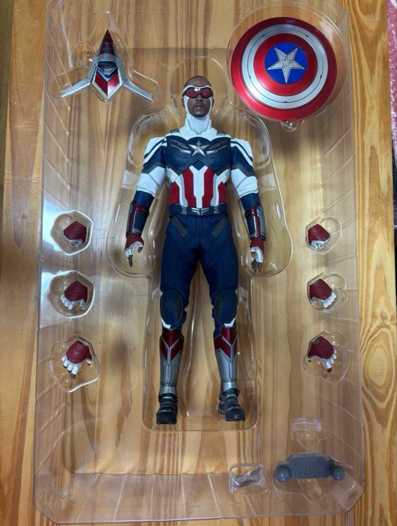 ホットトイズ キャプテン・アメリカ ファルコン&ウィンターソルジャー サム