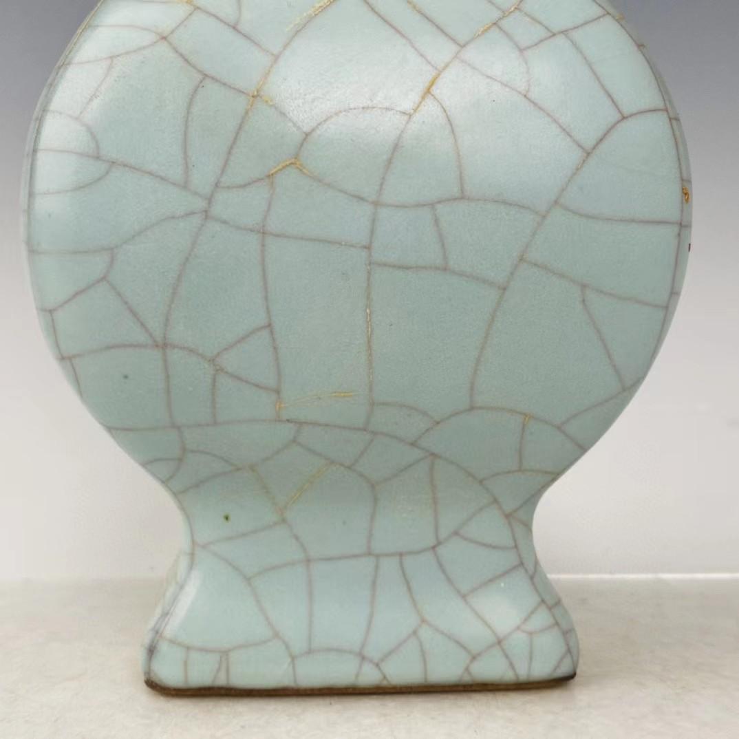 中国古美術・旧蔵の磁器・官窯の金口詩刻瓶・置物・