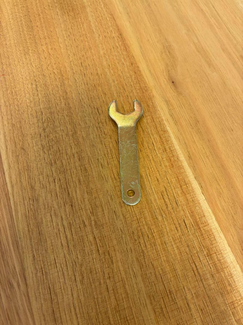 送料込価格！キシル　ダイニンテーブル 100cm くるみ材