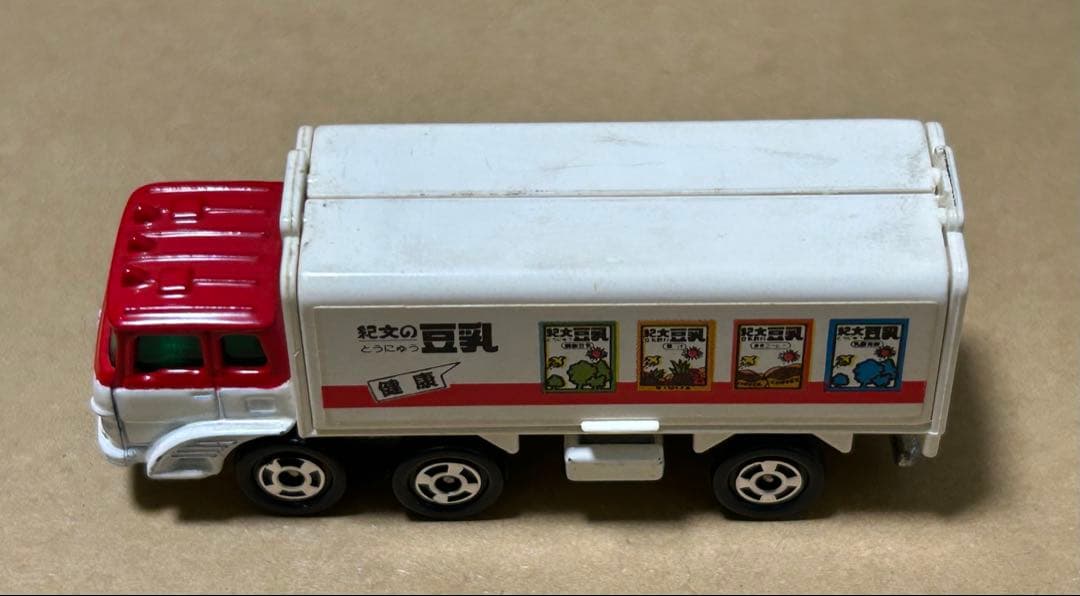 日本製 トミカ ふそう ウイングルーフトラック 紀文の豆乳