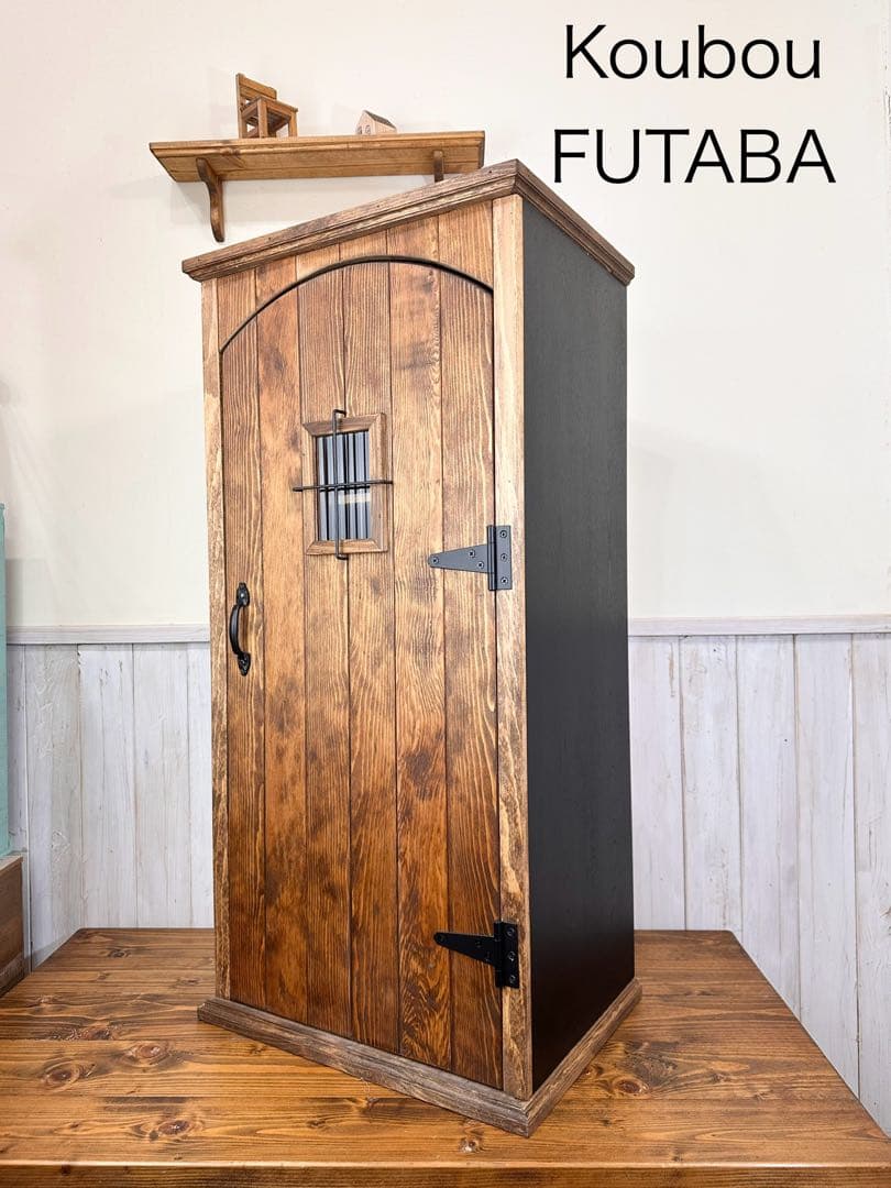 1点のみ微キズありのため値引き】ヨーロッパの扉のようなキャビネット