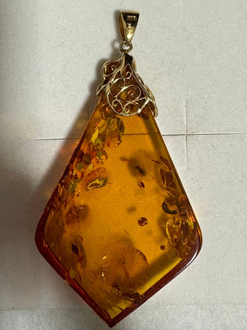 琥珀　K18 ダイヤ0.01 ペンダントトップ