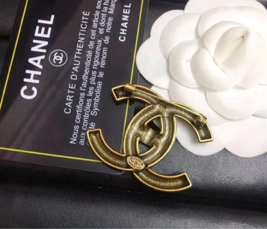 海外で買い集めたブローチ ゴールド ブローチ 2点 新年感謝限定品2点