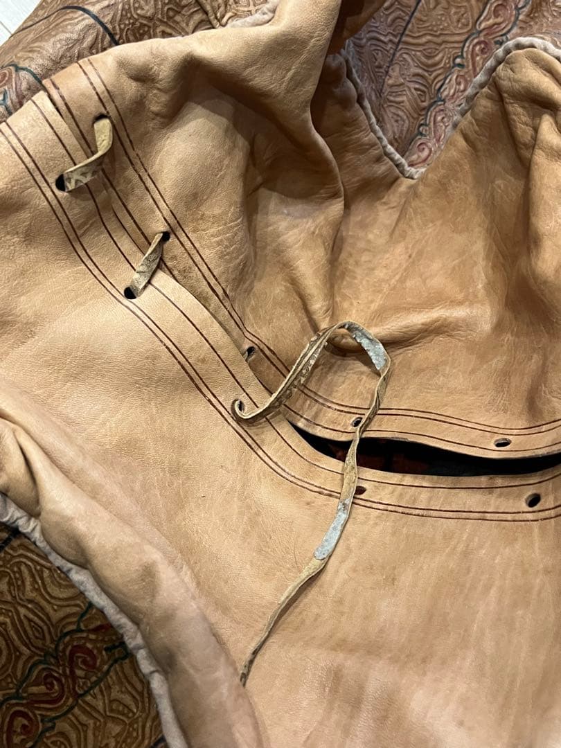 プフ　モロッコ風　クッションカバー　馬　刺繍　革　アンティーク