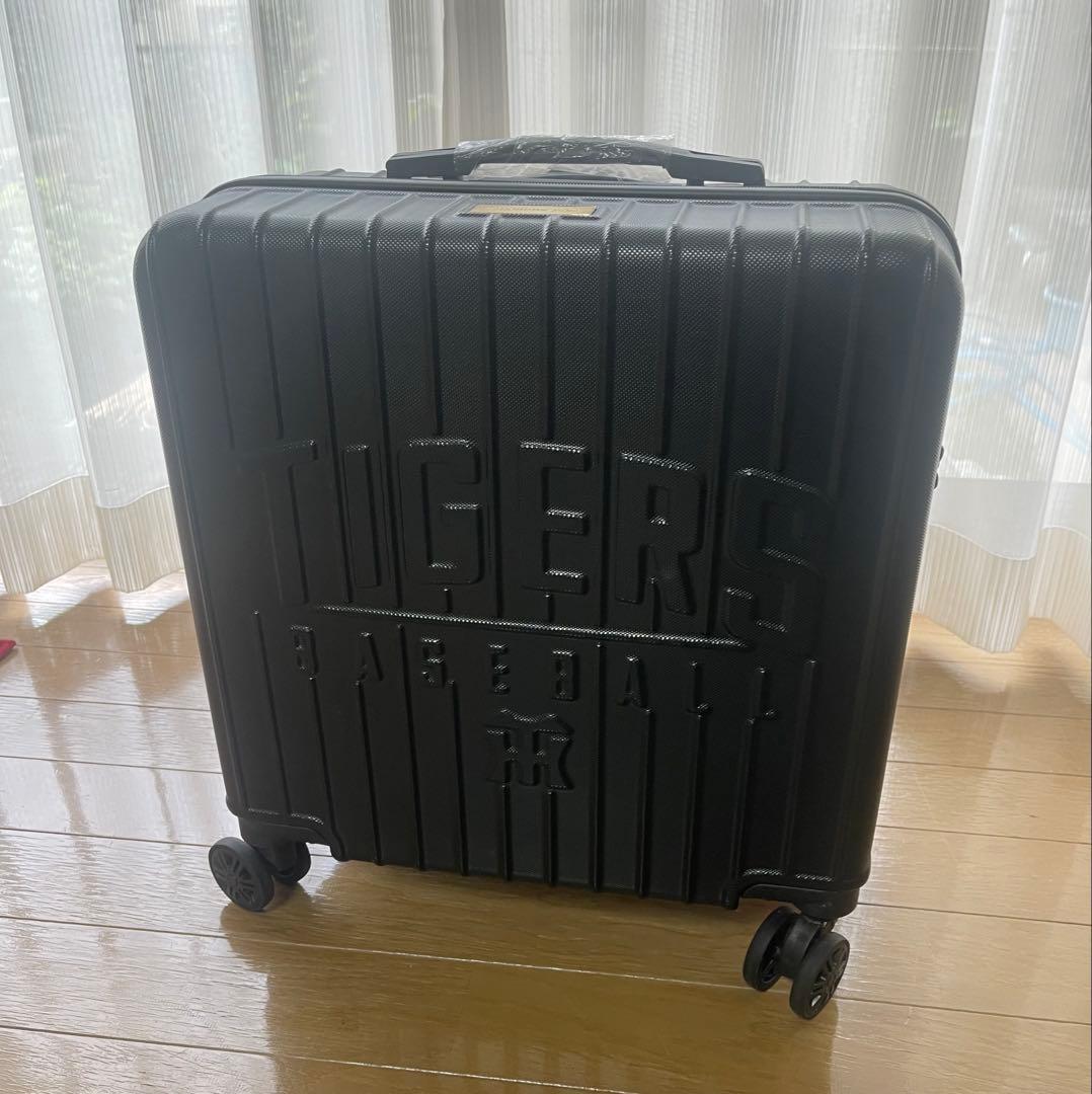 TIGERS ブラック キャリーケース 中型 Hanshin Tigers ブラック TIGERS