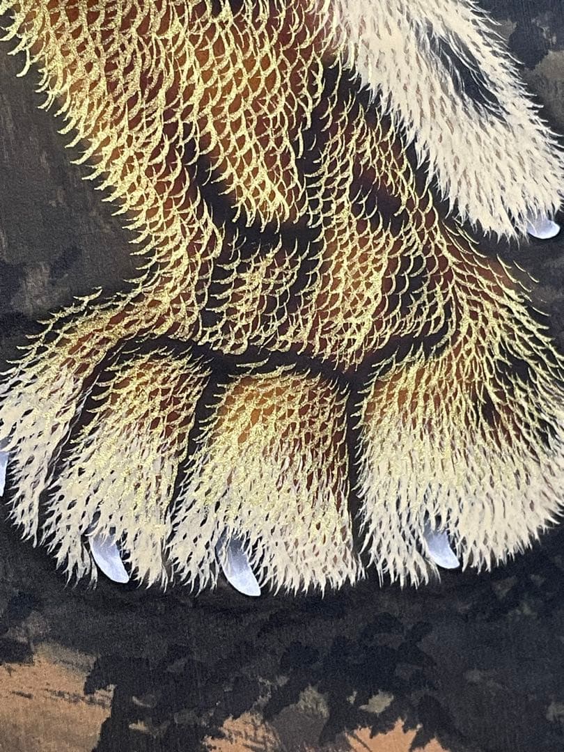 掛軸 龍山筆『猛虎図』肉筆 絹本 厄除け 縁起物 箱付 緻密描写 - メルカリ