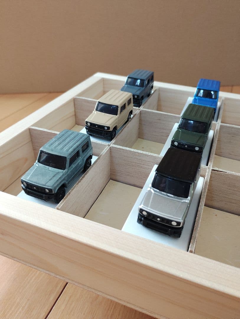✨超希少✨トミカ✨ジムニー✨全24台✨缶バッジ＆木製コレクションケース✨