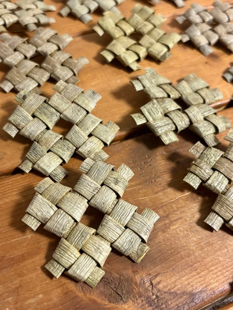 kei　胡桃樹皮ブローチ