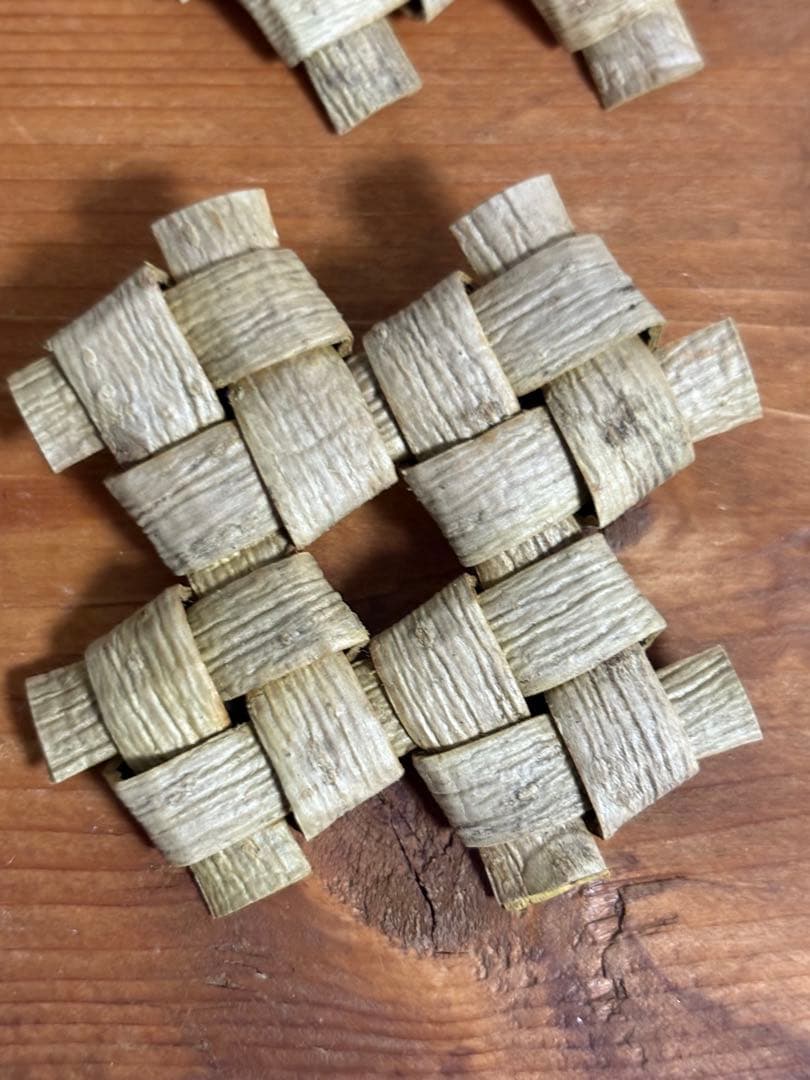 kei　胡桃樹皮ブローチ