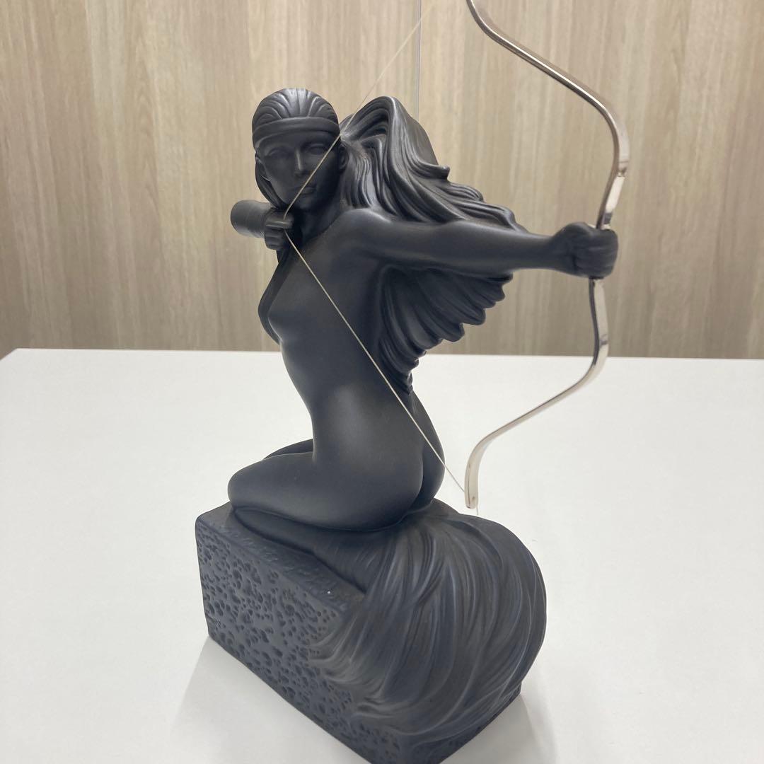 クリステルの女性の射手座フィギュリン