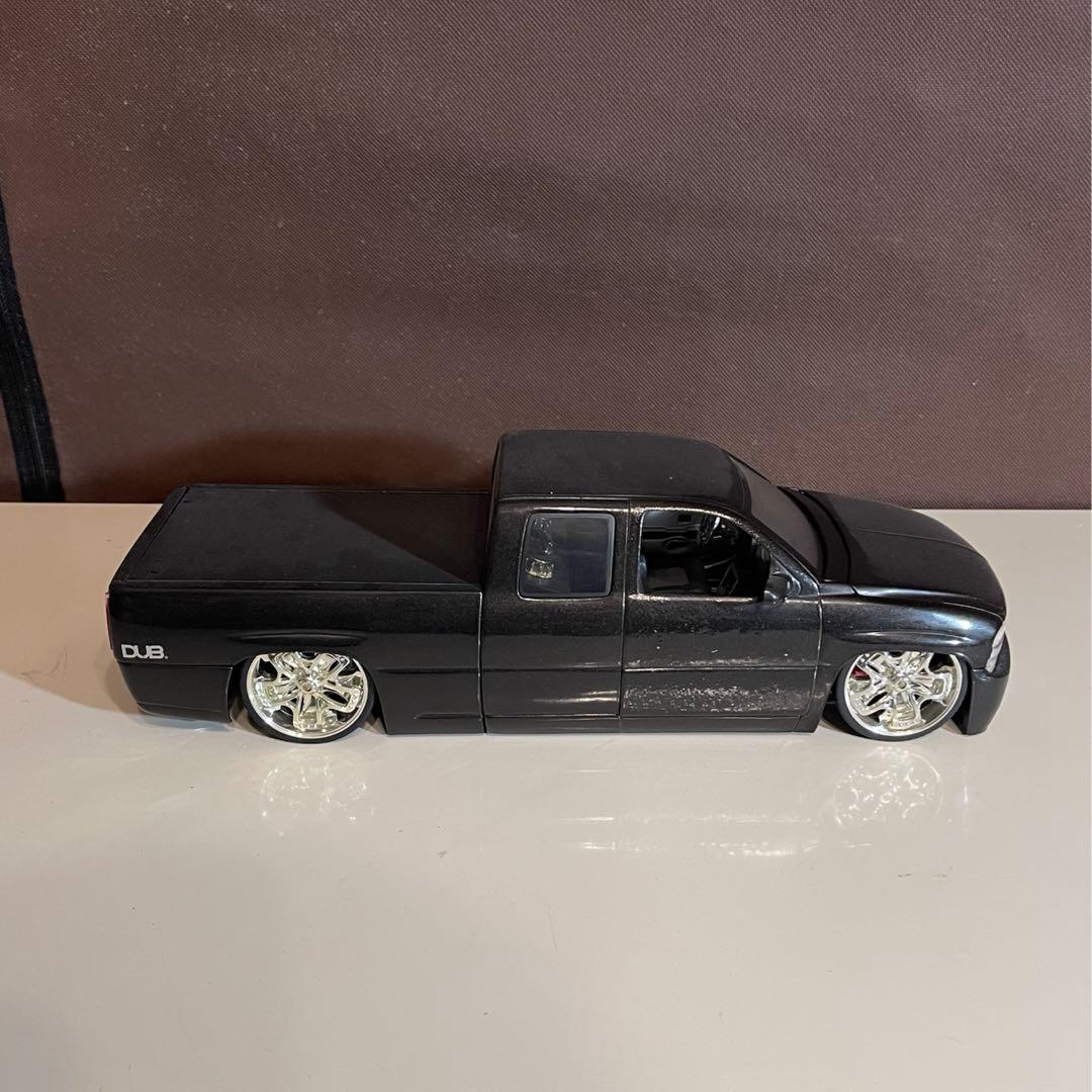 ミニカー jada 1/18 CHEVROLET Silverado DUB CITY