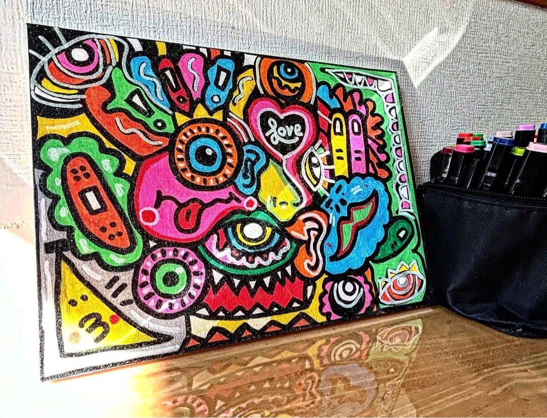 カラフルなポップアート作品 'Love'