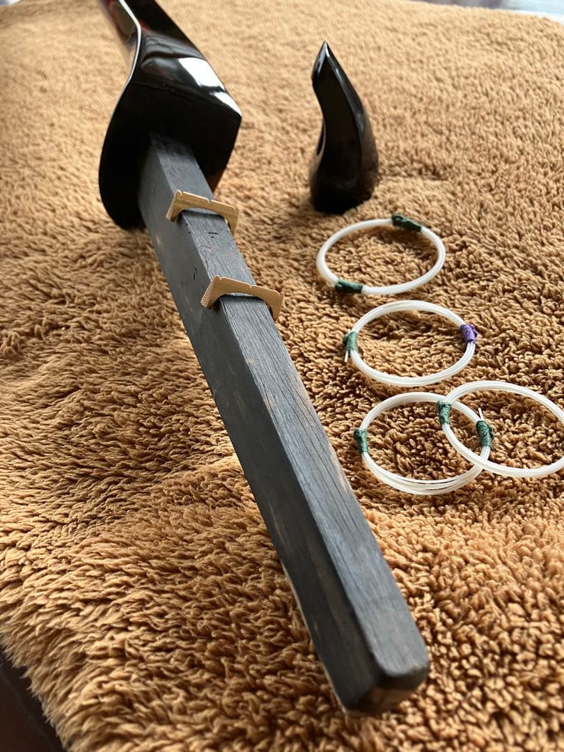 沖縄三線貴重本島産黒檀(クルチ)ウズラミ与那城型スンチ塗本皮一枚