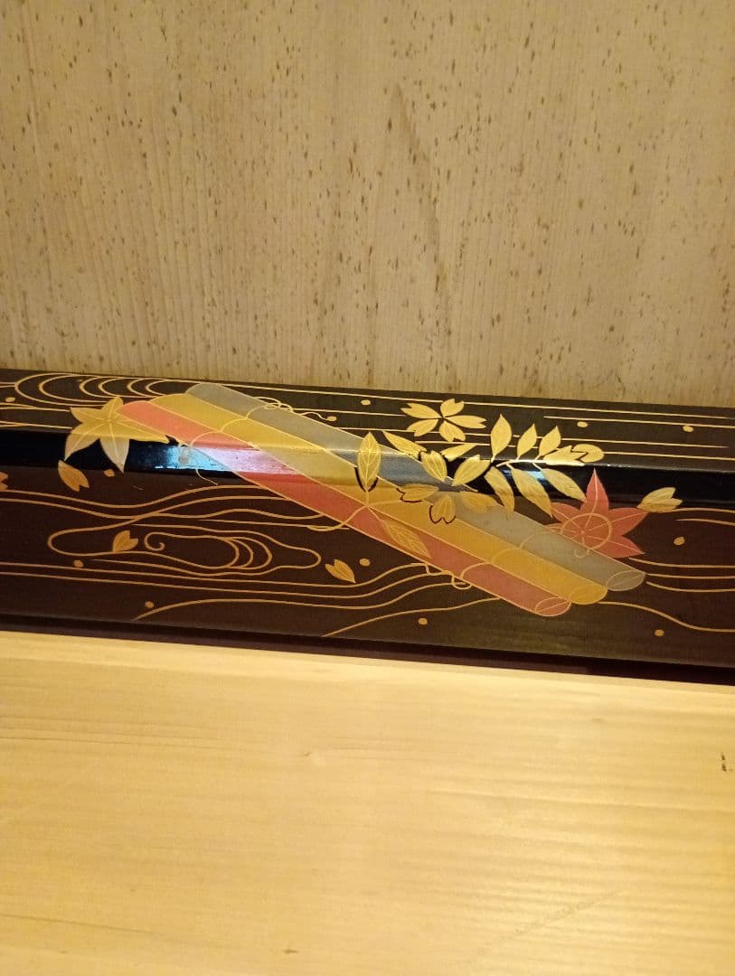 【茶道具】花筏蒔絵炉縁　塗師月峰作　炉縁114