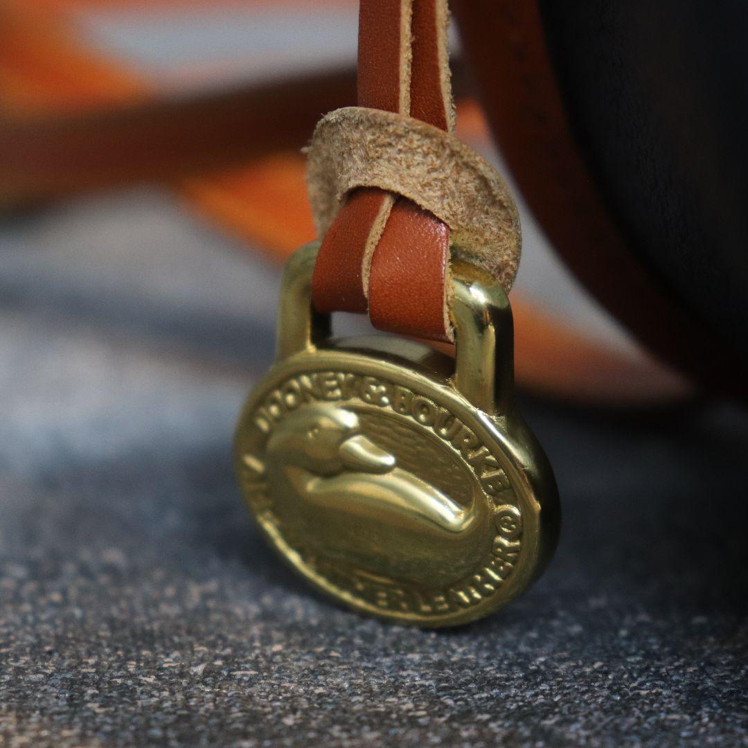 未使用 Dooney&Bourke デカロゴ タグ付 ショルダーバッグ