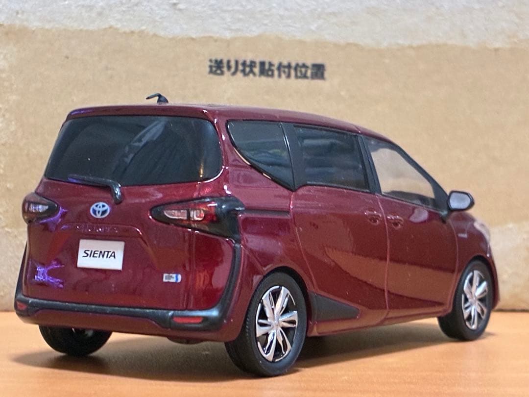 1/30 シエンタ(センシュアルレッド) カラーサンプル用ディスプレイモデル