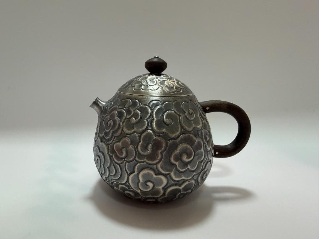 純銀製 丸形 雲文様 急須 銀瓶 煎茶道具 純銀製 丸形 雲文様 急須 銀瓶 煎茶道具 純銀製 丸形 雲文様 急須 銀瓶