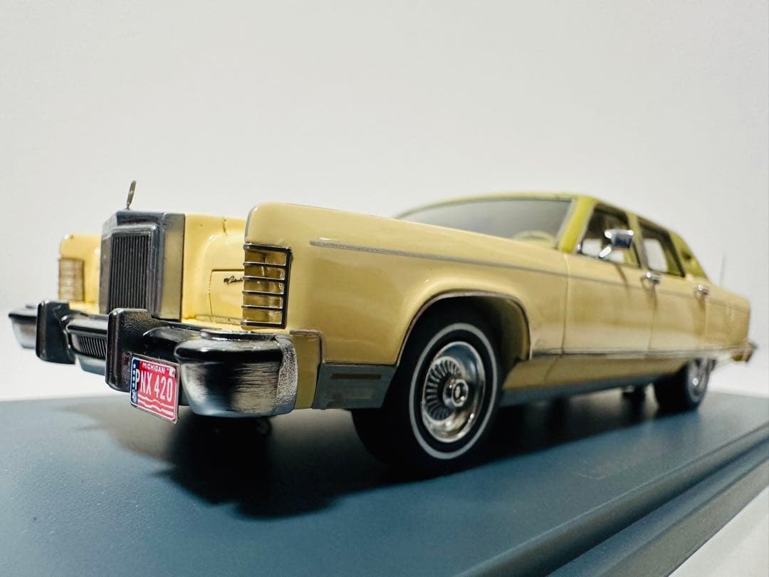 Neoネオ/Lincolnリンカーン Towncarタウンカー 1/43 絶版