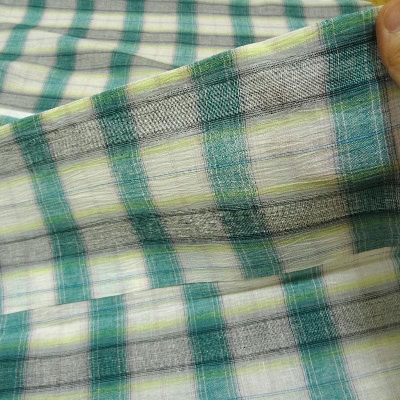 夏着物　白地に黒と緑の格子柄　シボ加工の洗える着物