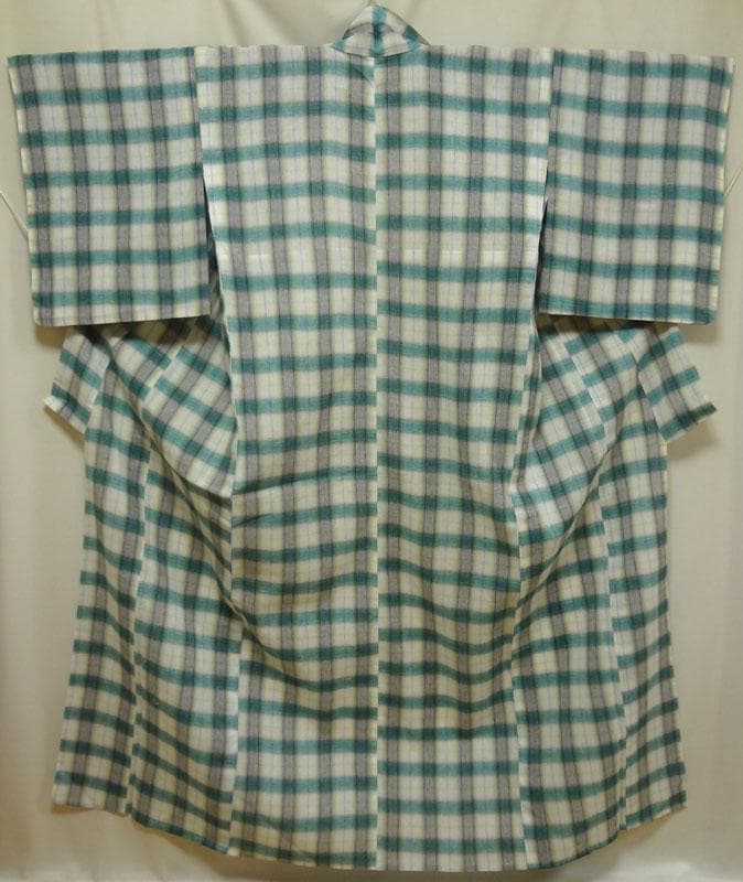 夏着物　白地に黒と緑の格子柄　シボ加工の洗える着物