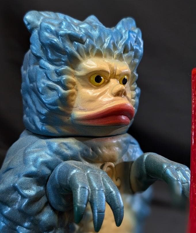 東京タワーガラモン青「ウルトラQ」登場怪獣（M1号）台座付ソフビ