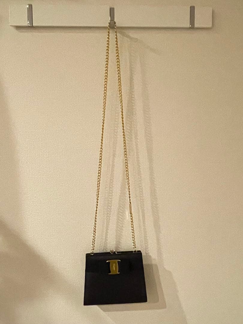 Salvatore Ferragamo フェラガモ バッグ チェーン　ショルダー
