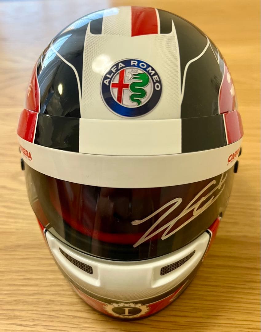 C.ルクレール フェラーリF1-75 1/18、アルファロメオ1/2ヘルメット