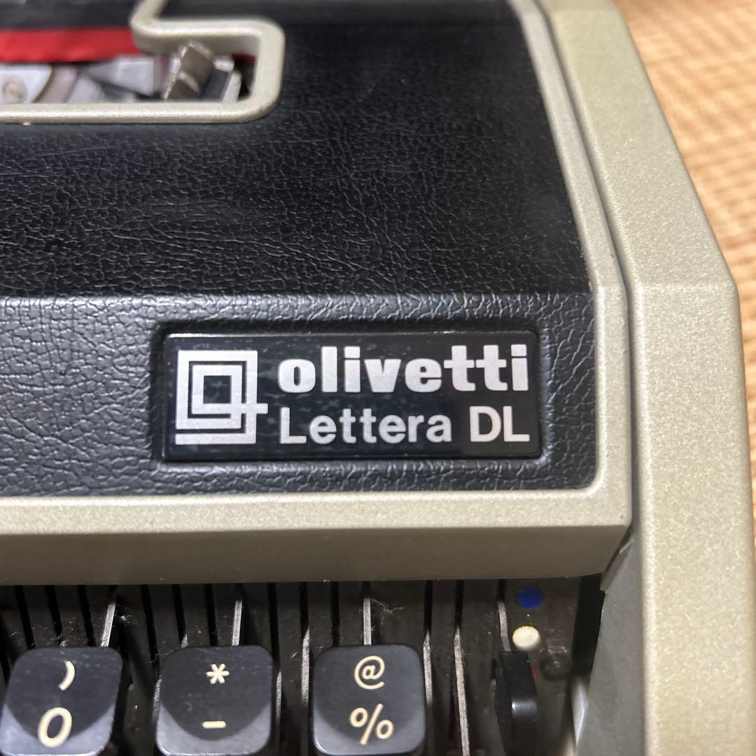 英文タイプライター　Olivetti lettera DL