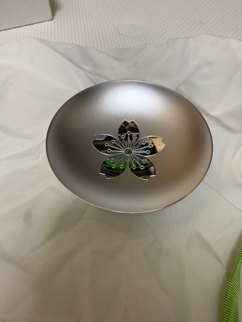 純銀 銀杯 重量約56.0g 記念銀杯 造幣局銀杯96g 、68g。2個セット。 盃