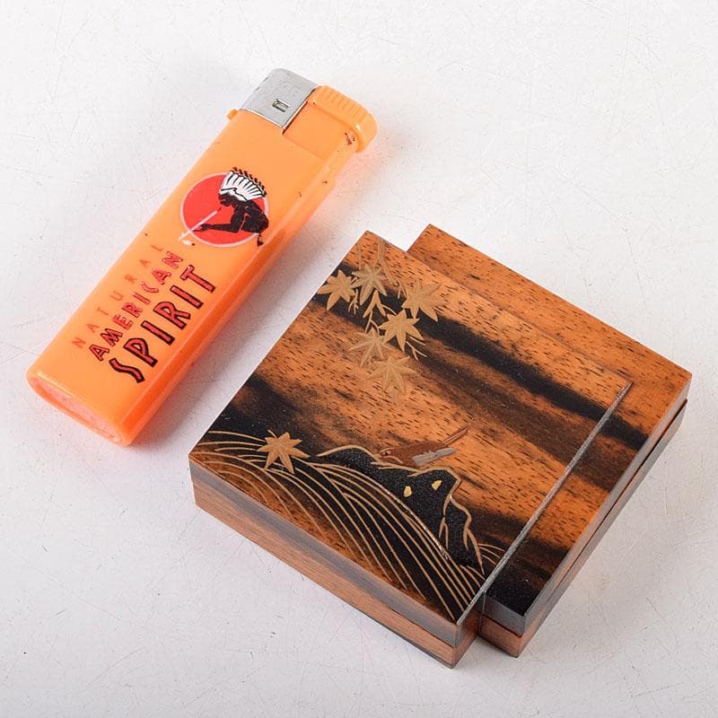 茶道具　荒井喜峰作　黒柿　楓に鳥蒔絵　色紙香合　共箱　V　8366