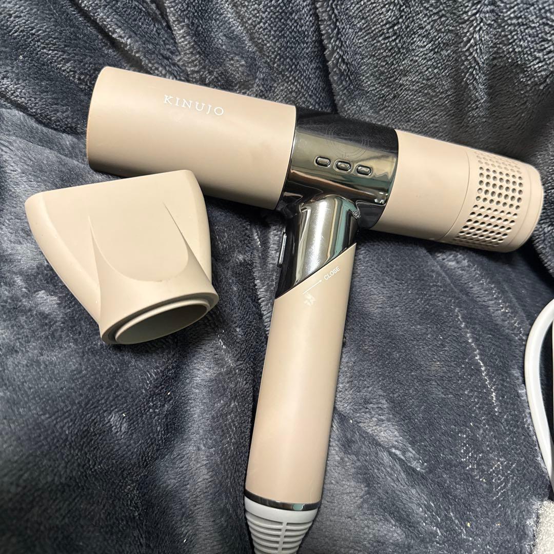 美品！絹女 KINUIO ヘアドライヤー 2022年製 KH201