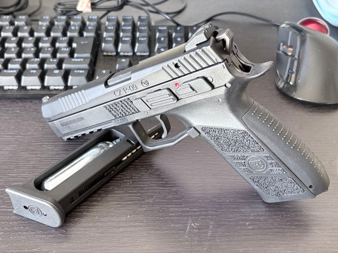 Carbon8 CZ P-09　カーボネイト　CO2ガスブローバックハンドガン