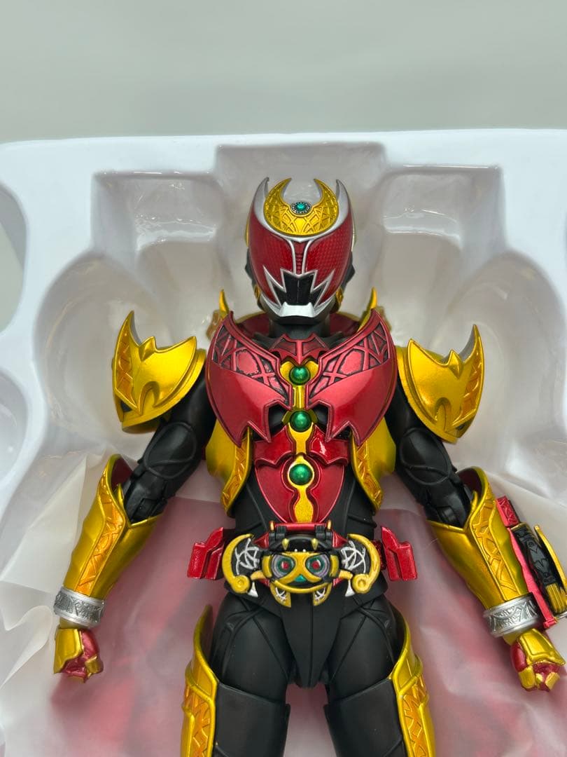 S.H.Figuarts （真骨彫製法） 仮面ライダーキバ エンペラーフォーム