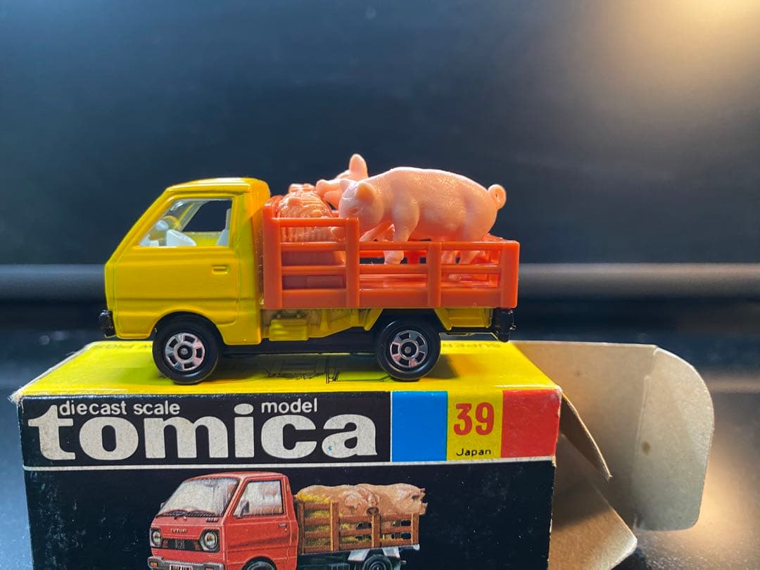 トミカNo.39 黒箱日本製スズキキャリィ家畜運搬車