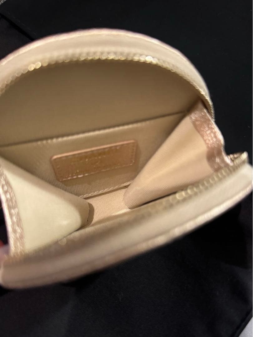 イヤーズギフト CHANEL ゴールド ケース AirPodsケース