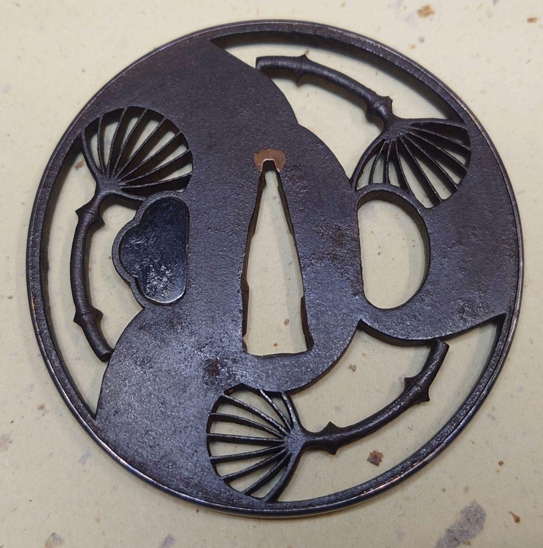 鉄鍔、内輪図透かし、覆輪赤銅、