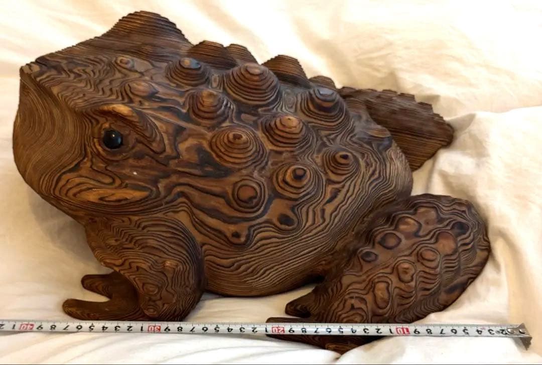 木製カエル彫刻
